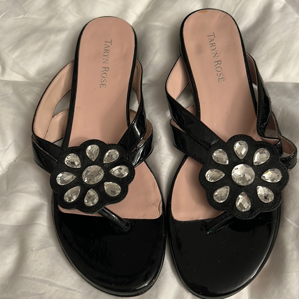 NWOT Taryn Rose Black Sandals, Sz 7